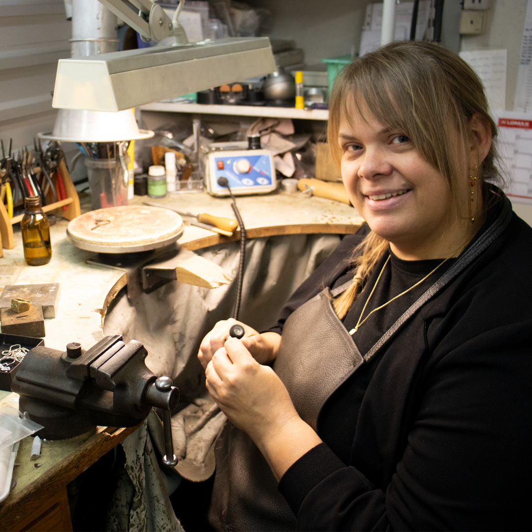 Malene Meden i værkstedet